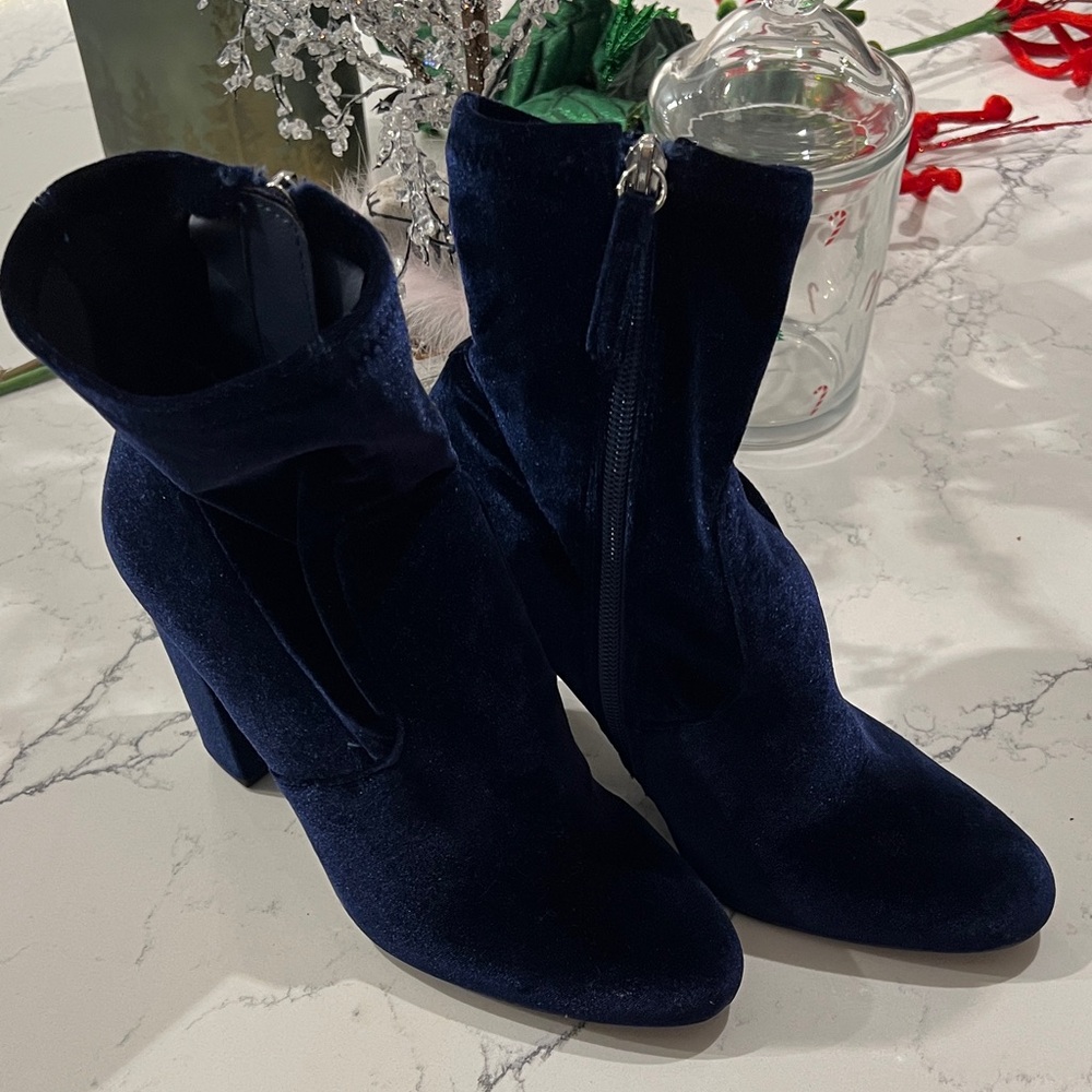 Elegant Velvet Ankle Boots - Midnight Blue